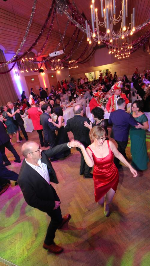 Ob Walzer oder Rumba - die Gala-Gäste zeigten sich in bester Tanzlaune.