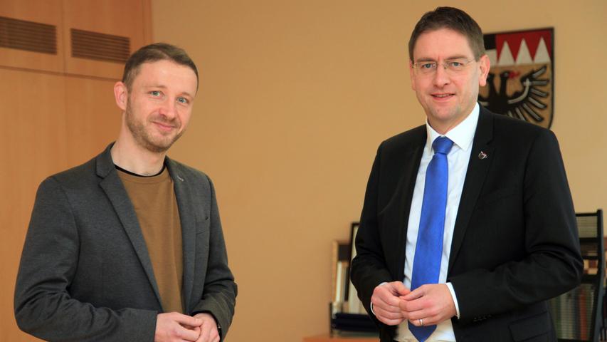 Landrat Dr. Jürgen Ludwig (rechts) tauschte sich mit Ludwig Böhme, dem neuen künstlerischen Leiter des Windsbacher Knabenchores, über aktuelle Entwicklungen aus.