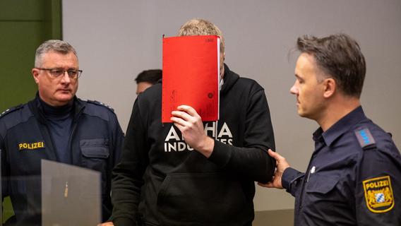 Prozess in München - Pfleger gesteht Morde