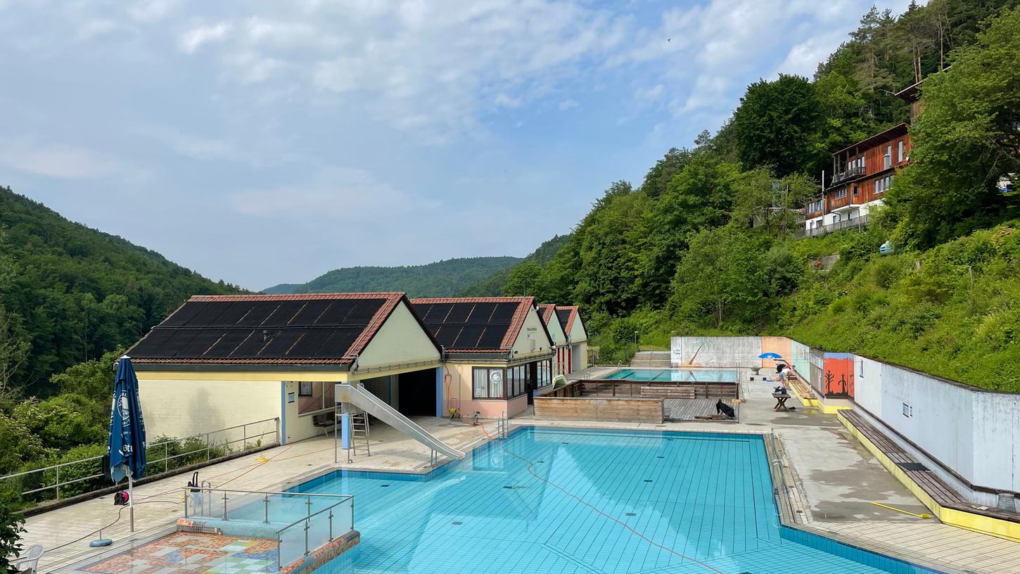 Übernimmt die Gemeinde auch heuer wieder das Defizit, das das Hirschbacher Freibad Jahr für Jahr einfährt?  