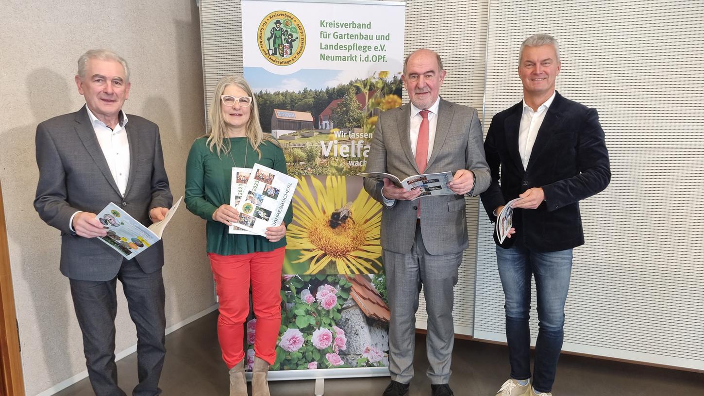 Im Haus am Habsberg ist das sogenannte Jahresbücherl 2023 des Kreisverbands für Gartenbau und Landespflege vorgestellt worden.
