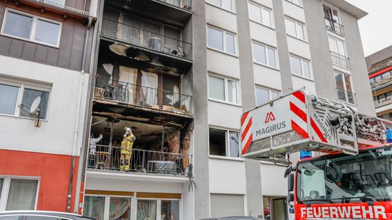 Feuerwehreinsatz in der Fürther Südstadt: Flammen zerstören Wohnung in Mehrfamilienhaus
