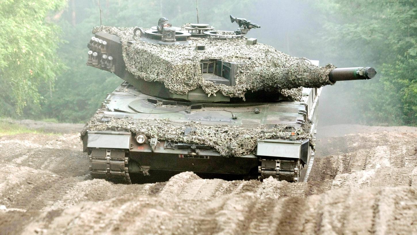 Ein Leopard 2A4 Panzer der polnischen 10. Panzerkavalleriebrigade aus Swietoszow, aufgenommen während der Übung Noble Jump.