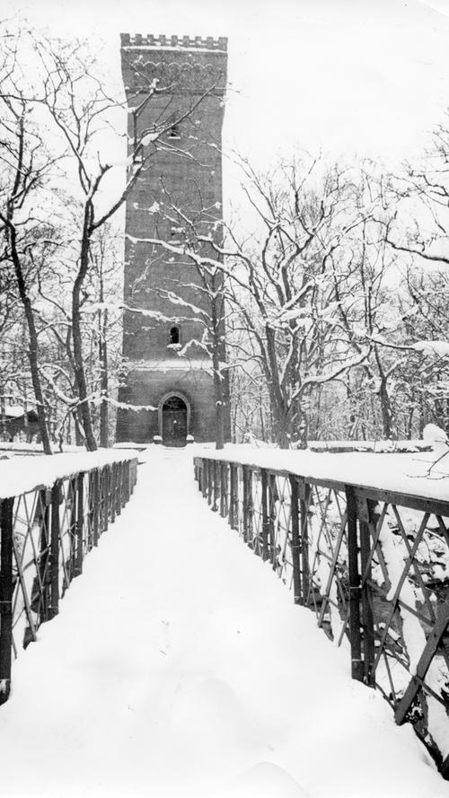 Turm der Alten Veste. Mehr reizvolle historische Bilder aus allen Jahreszeiten in Fürth gibt es hier.