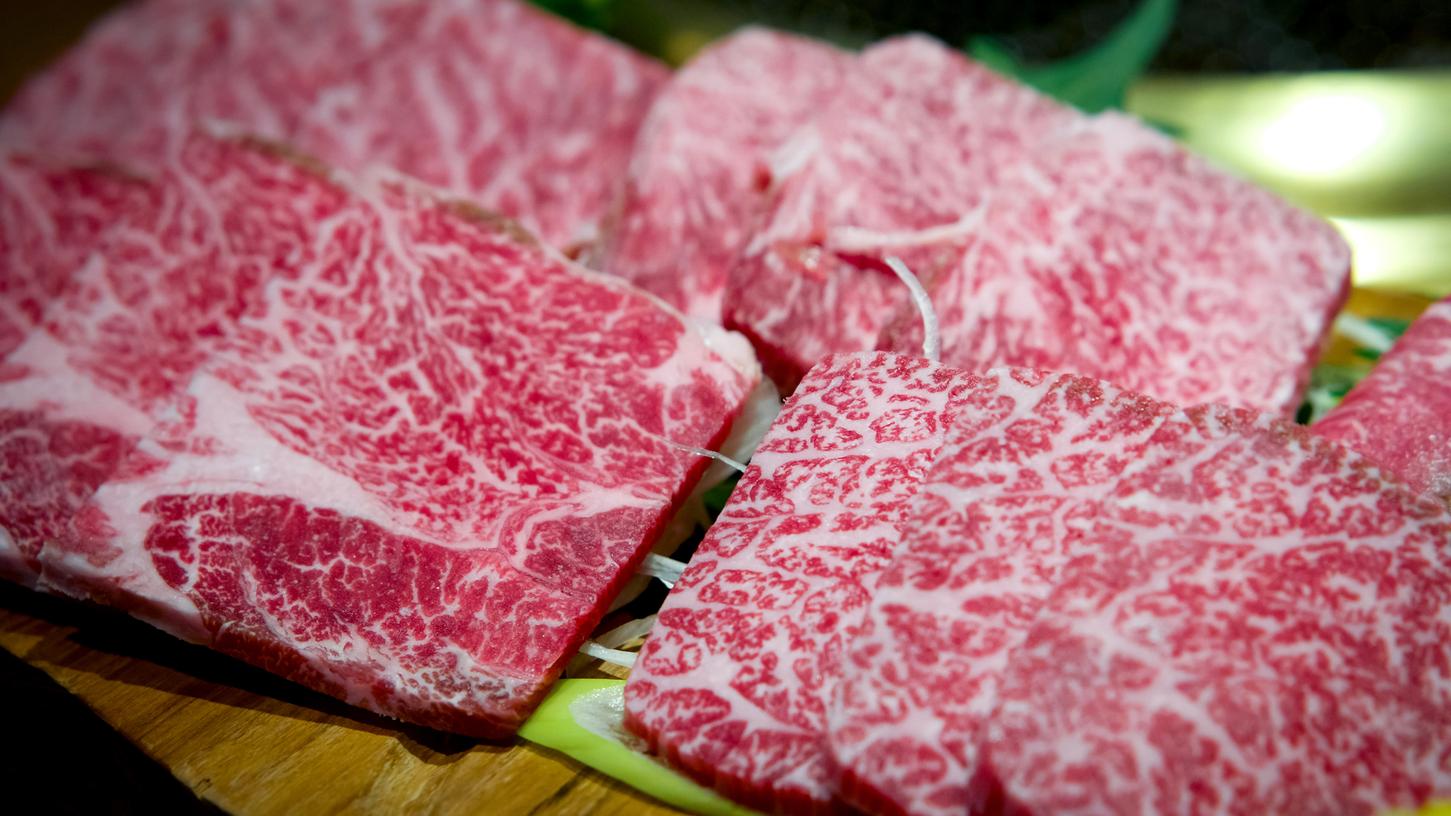 Kobe-Steak hat eine feine Fettmarmorierung.
