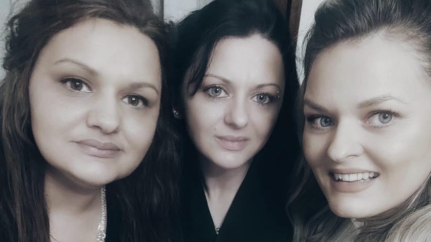 Die Schwestern Arnela Softic (links), Azra Osmani (Mitte) und Merima Kücükoba (rechts) eröffnen im März gemeinsam ein Restaurant. Die Schwestern Arnela Softic (links), Azra Osmani (Mitte) und Merima Kücükoba (rechts) eröffnen im März gemeinsam ein Restaurant.