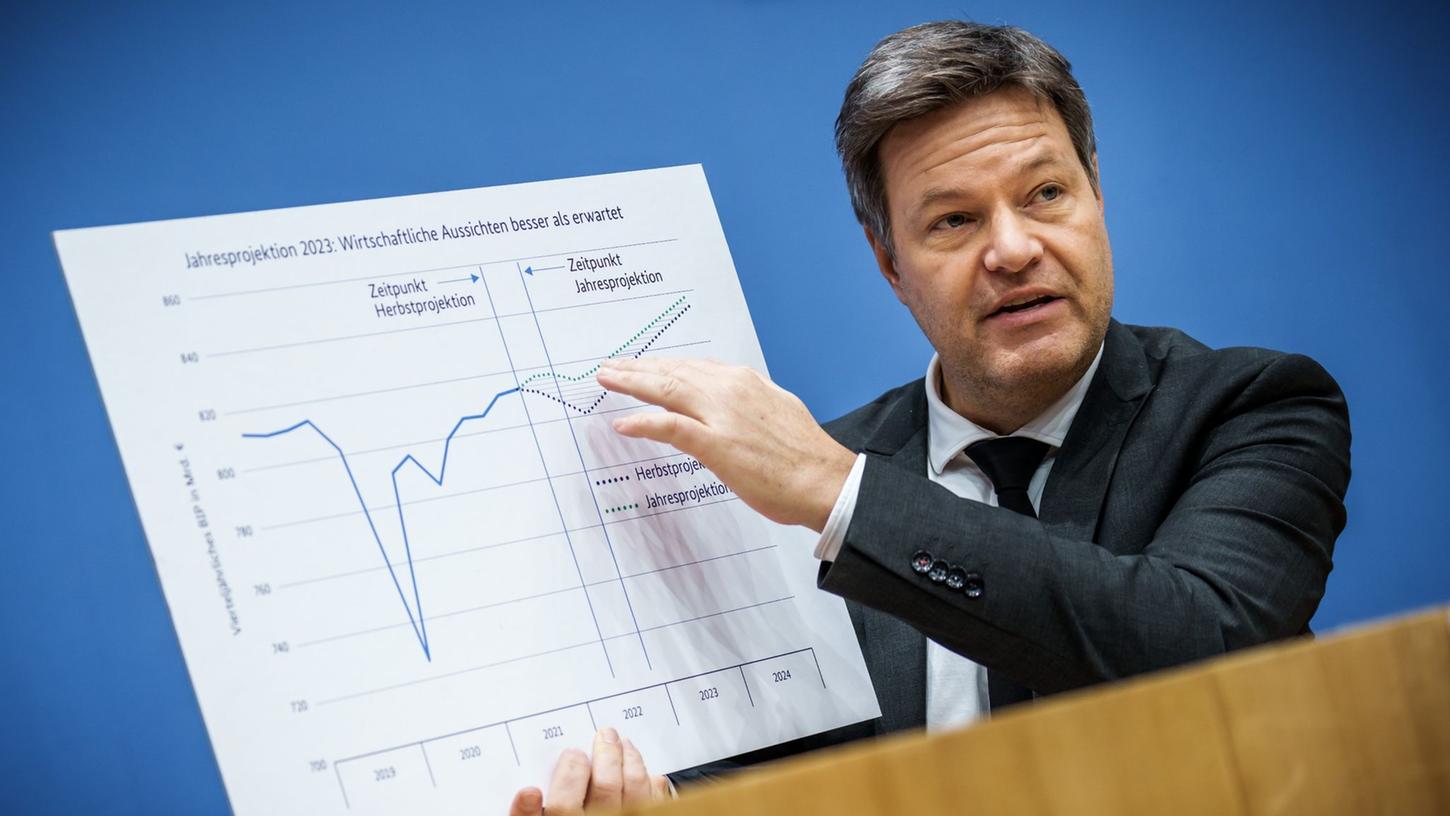 Robert Habeck (Bündnis 90/Die Grünen), Bundesminister für Wirtschaft und Klimaschutz, nimmt an der Vorstellung des Jahreswirtschaftsbericht 2023 der Bundesregierung teil.