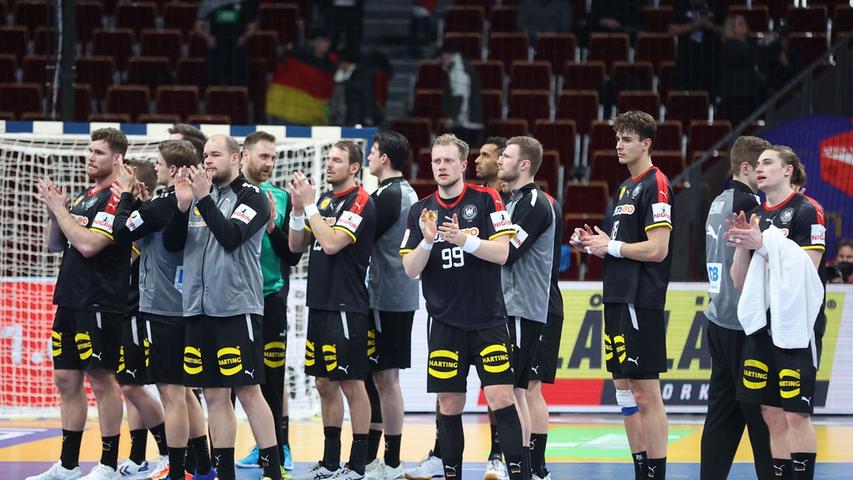 Raus mit Applaus: Die DHB-Auswahl verabschiedet sich von ihren Fans in Danzig. Raus mit Applaus: Die DHB-Auswahl verabschiedet sich von ihren Fans in Danzig.