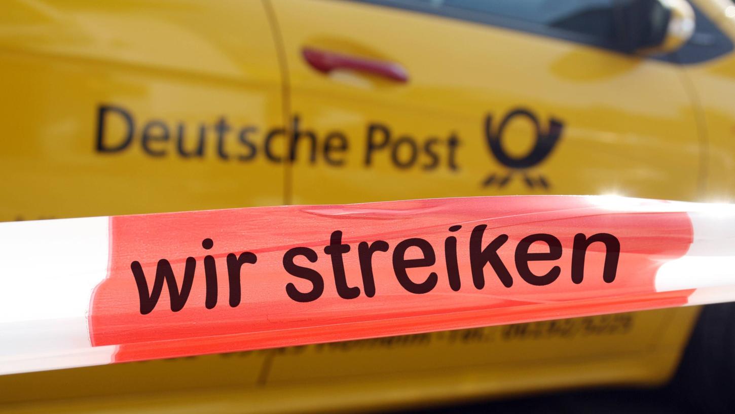 Die Gewerkschaft verlangt mit Verweis auf die hohe Inflation für die Tarifbeschäftigten der Deutschen Post AG eine Entgelterhöhung von 15 Prozent Die Gewerkschaft verlangt mit Verweis auf die hohe Inflation für die Tarifbeschäftigten der Deutschen Post AG eine Entgelterhöhung von 15 Prozent