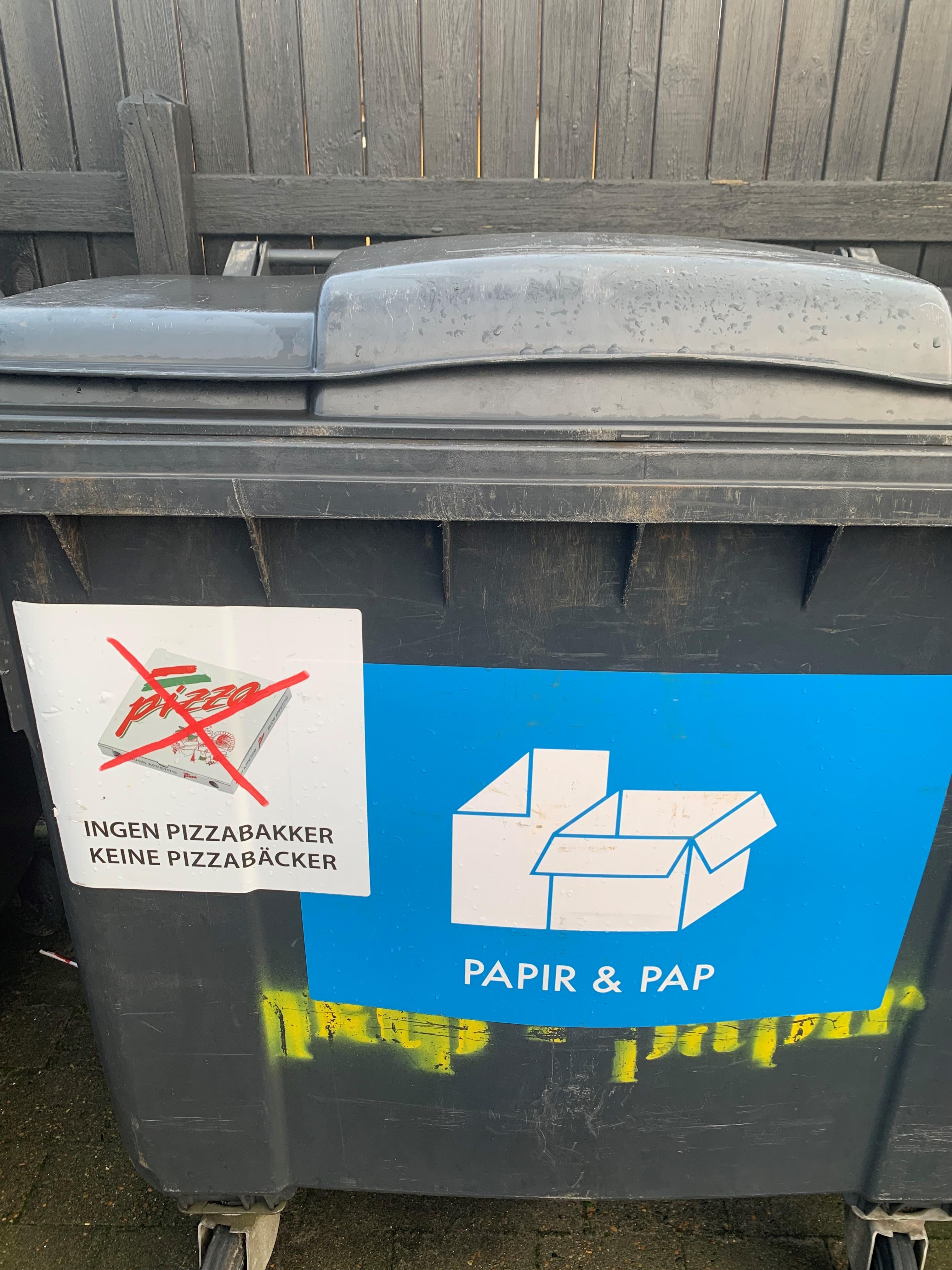 Gesehen in Blavand, Dänemark, an den Abfalltonnen auf dem Campingplatz von Leserin Hella Reich aus Bubenreuth.