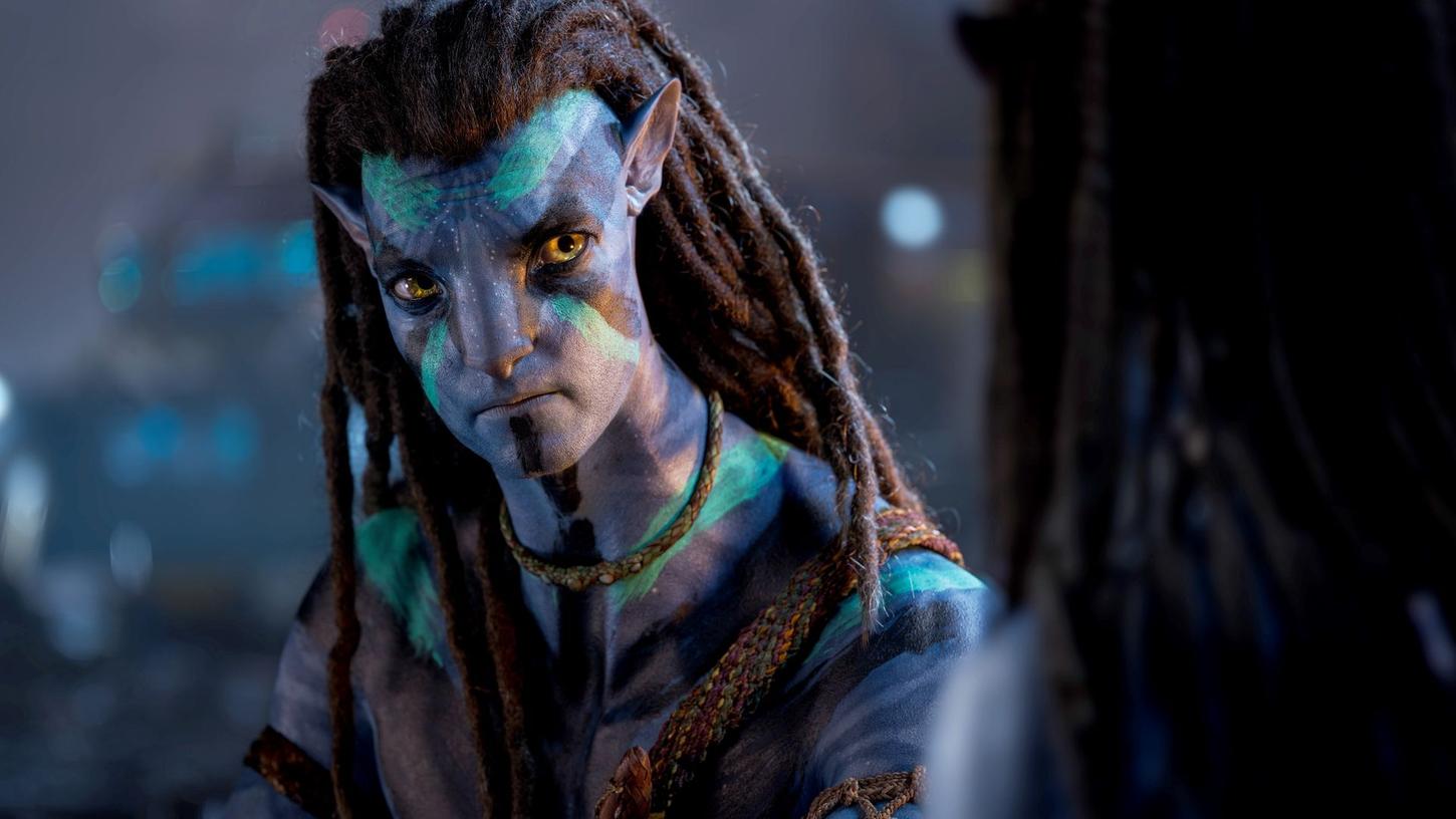 Sam Worthington als Jake Sully in einer Szene des Films "Avatar 2: The Way Of Water" .