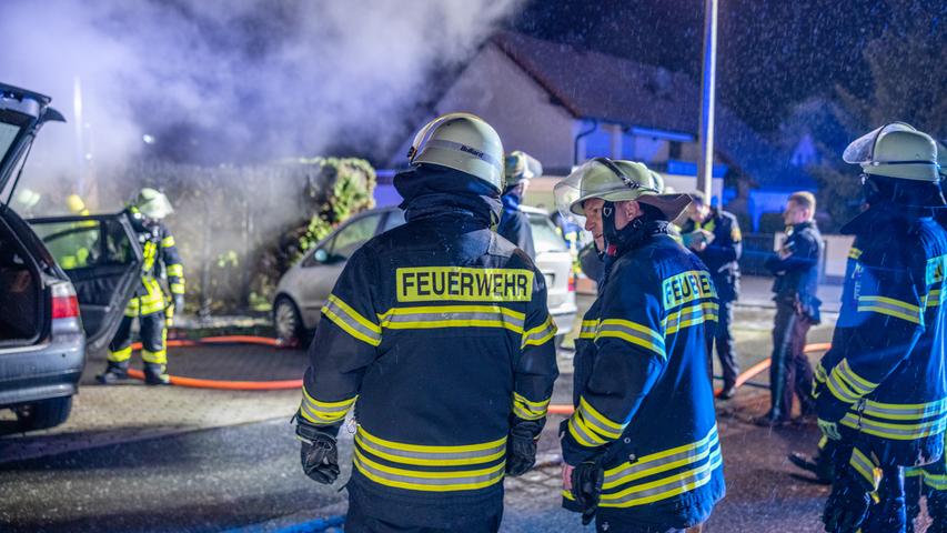 Letztlich konnten die Einsatzkräfte der Freiwilligen Feuerwehr Roßtal den Brand aber rasch löschen, wie ein Sprecher der Polizei Mittelfranken am Freitag erklärt.