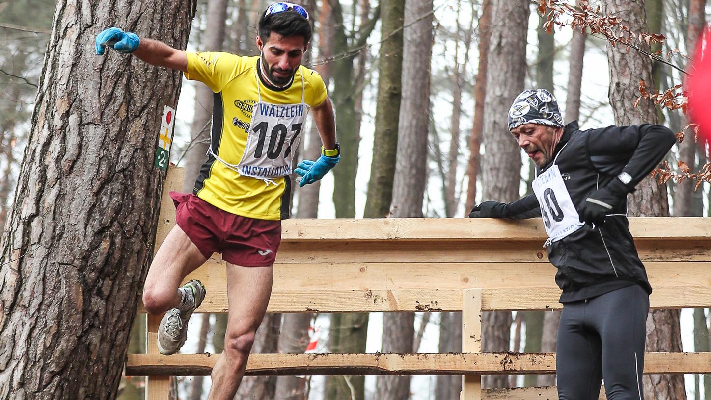 Hindernisse gehören dazu: Auf Szenen wie diese aus dem Jahr 2020 dürfen sich die Fans des Prellsteinrennens freuen. Shako Rahmanpour springt gekonnt über die Hürde mitten im Wald.