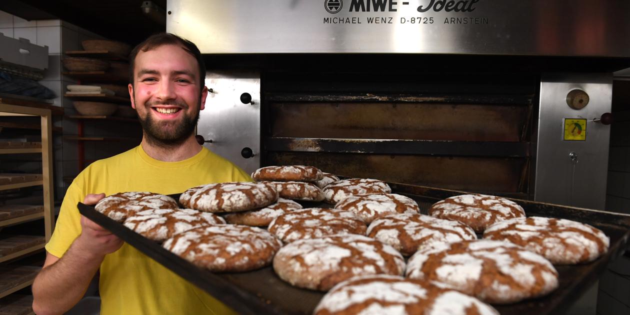 Zu Besuch in der Holzofenbäckerei Mehl in Hetzles: Ein Blick hinter die ...