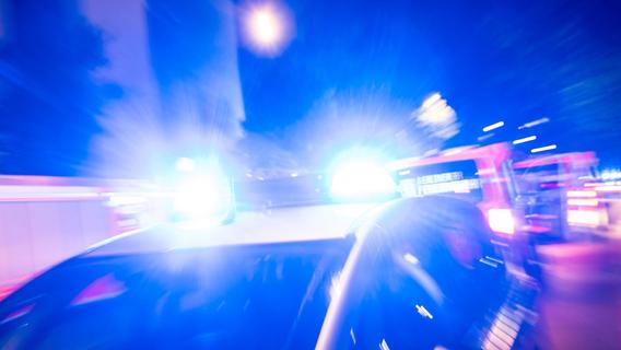 Schlägerei in Regensburg: Polizei erhält Meldung über Messerstich und Schusswaffe