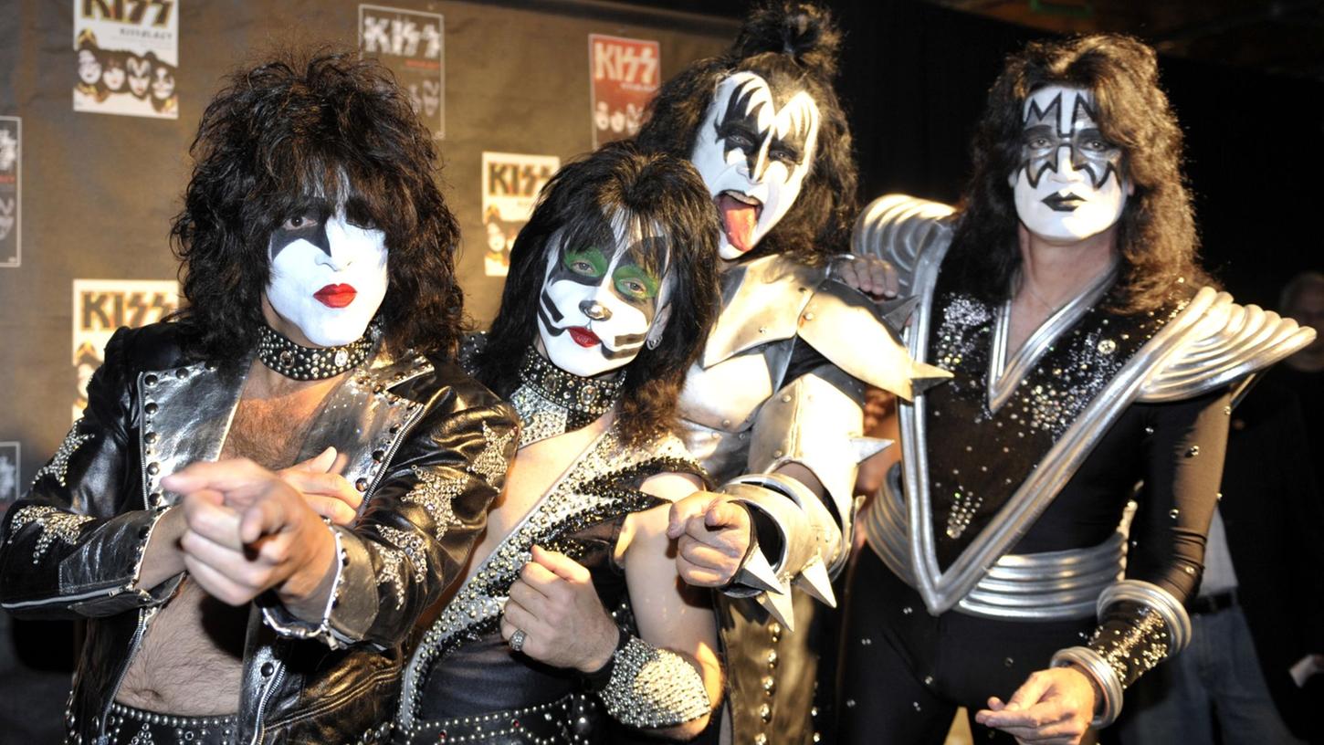 Paul Stanley, Eric Singer, Gene Simmons und Tommy Thayer (l-r) von Kiss 2008 in Oberhausen. Paul Stanley, Eric Singer, Gene Simmons und Tommy Thayer (l-r) von Kiss 2008 in Oberhausen.