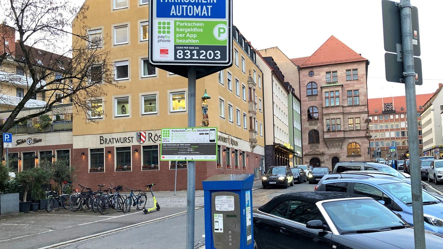 In Nürnberg kann man, wie hier am Obstmarkt, sein Park-Ticket per Handy kaufen. In Nürnberg kann man, wie hier am Obstmarkt, sein Park-Ticket per Handy kaufen.
