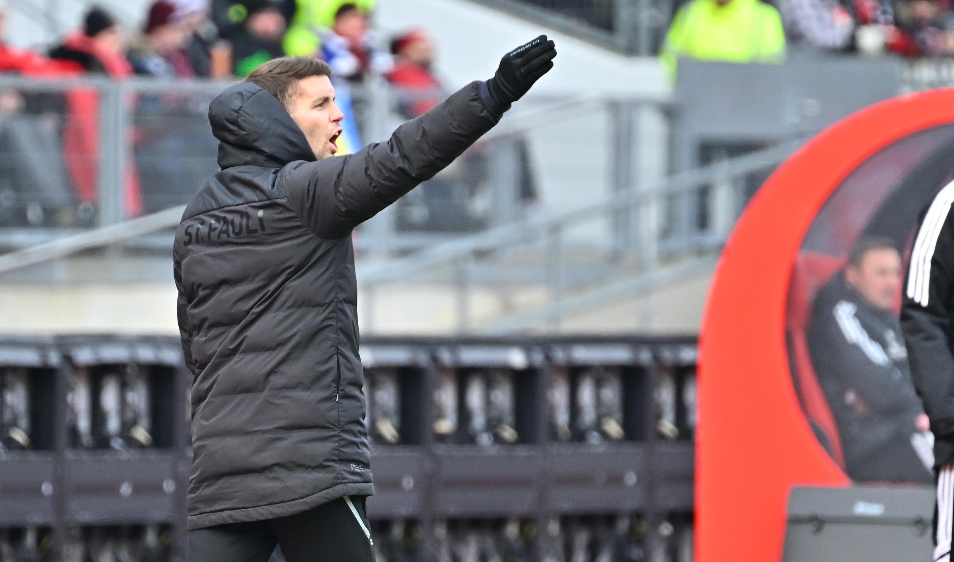 Auf der Trainerbank der Kiez-Kicker hat es im Winter eine Veränderung gegeben: Der ehemalige Co-Trainer Fabian Hürzeler übernahm kurz vor Weihnachten das Traineramt bei den Hamburgern, gegen den Club leitet er sein erstes Spiel als Cheftrainer.