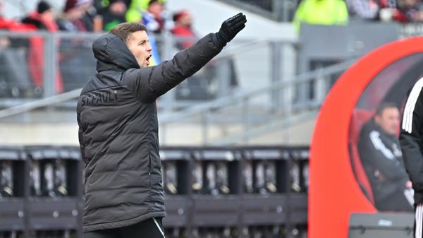 Auf der Trainerbank der Kiez-Kicker hat es im Winter eine Veränderung gegeben: Der ehemalige Co-Trainer Fabian Hürzeler übernahm kurz vor Weihnachten das Traineramt bei den Hamburgern, gegen den Club leitet er sein erstes Spiel als Cheftrainer.