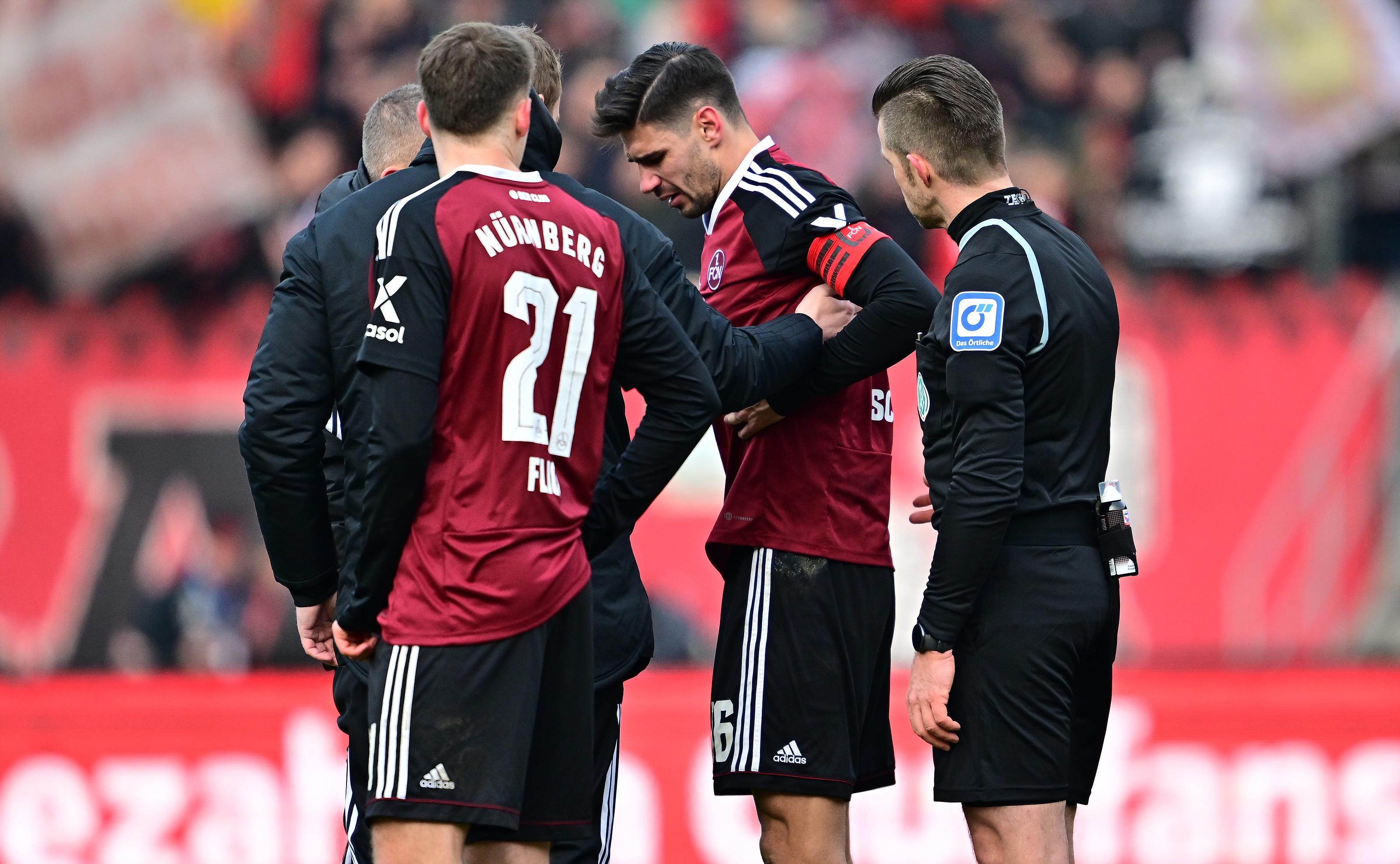 Und das war's dann auch im Max-Morlock-Stadion: Mit 0:1 unterliegt der Club dem FC St. Pauli und rutscht in der Zweitliga-Tabelle auf den 13. Rang - mit nur noch einem Zähler Vorsprung auf die Gefahrenzone. Für den FCN geht es beim Derby am kommenden Samstag also um mehr als nur um Prestige im Lokalvergleich. Der Abstiegskampf bleibt auch nach der Winterpause ein großes Thema.