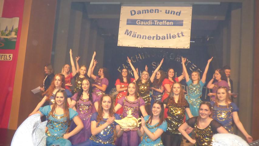 Die Maxi Dancers aus Kühlenfels in Tausendundeinernacht.