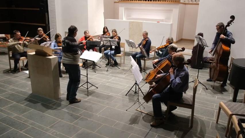 Das Kammerorchester "concertino ducale" bei der Probe in der evangelischen Kirche.