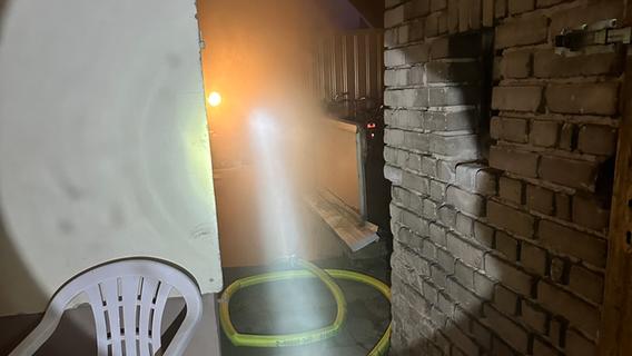 Wohnhaus in Weisendorf brennt: War wieder ein Brandstifter am Werk?