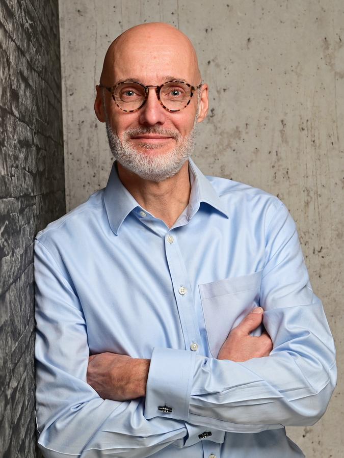 Dr. Jörg Ehmer verlässt Apollo-Optik Schwabach. Dr. Jörg Ehmer verlässt Apollo-Optik Schwabach.
