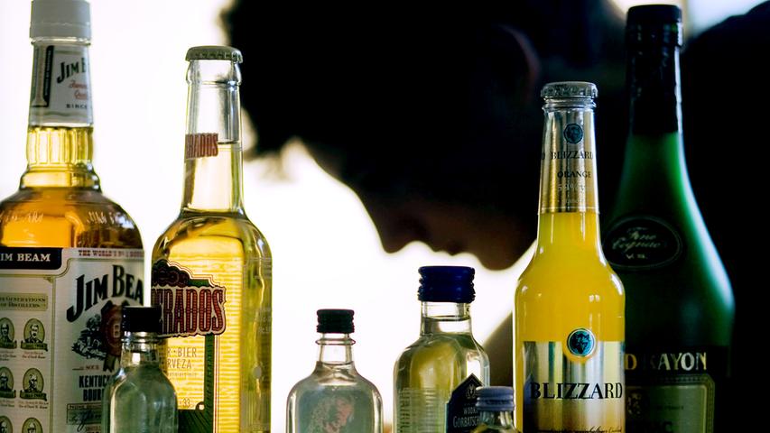 Alkohol macht lustig, mitunter aber auch aggressiv. Die Blase füllt er in jedem Fall. Alkohol macht lustig, mitunter aber auch aggressiv. Die Blase füllt er in jedem Fall.