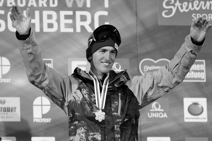 Wie US-Medien unter Berufung auf seine Familie berichteten, wurden der 31-Jährige Halfpipe-Weltmeister und ein weiterer Mann in der zentraljapanischen Präfektur Nagano von einem Such- und Rettungsteam ohne Lebenszeichen gefunden. Sie waren am Wochenende auf einer Skitour unterwegs, als auf einem 2100 Meter hohen Berghang eine Lawine abging. Wie US-Medien unter Berufung auf seine Familie berichteten, wurden der 31-Jährige Halfpipe-Weltmeister und ein weiterer Mann in der zentraljapanischen Präfektur Nagano von einem Such- und Rettungsteam ohne Lebenszeichen gefunden. Sie waren am Wochenende auf einer Skitour unterwegs, als auf einem 2100 Meter hohen Berghang eine Lawine abging.