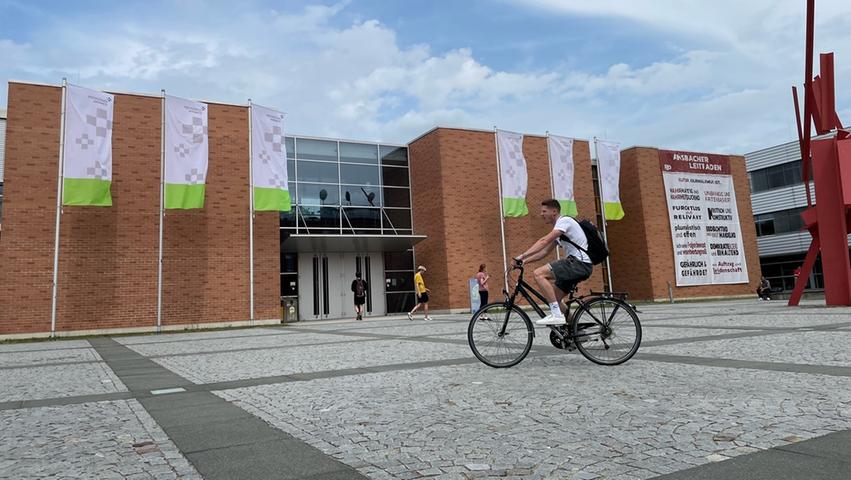 An der Hochschule Ansbach können Mitglieder des Bundesverbands der Datenschutzbeauftragten Vorlesungen und Seminare besuchen. An der Hochschule Ansbach können Mitglieder des Bundesverbands der Datenschutzbeauftragten Vorlesungen und Seminare besuchen.