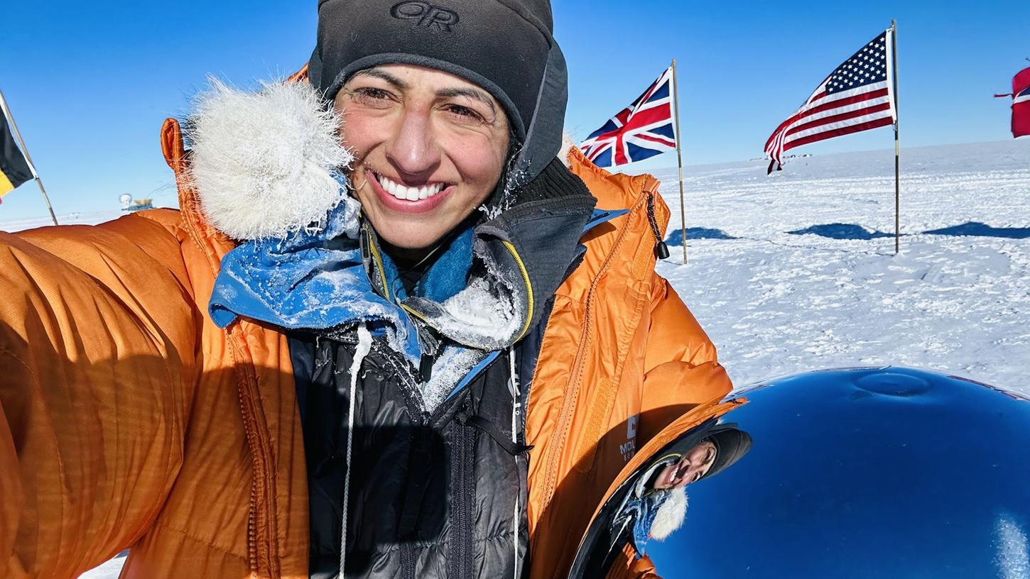 Die Britin Preet Chandi macht ein Selfie von sich in der Antarktis. Die Britin Preet Chandi macht ein Selfie von sich in der Antarktis.