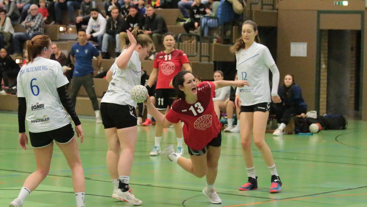 Mit sechs Treffern und etlichen weiteren guten Aktionen war Klaudia Mieling-Kocsis (am Ball) die beste Weißenburger Spielerin. Mit sechs Treffern und etlichen weiteren guten Aktionen war Klaudia Mieling-Kocsis (am Ball) die beste Weißenburger Spielerin.