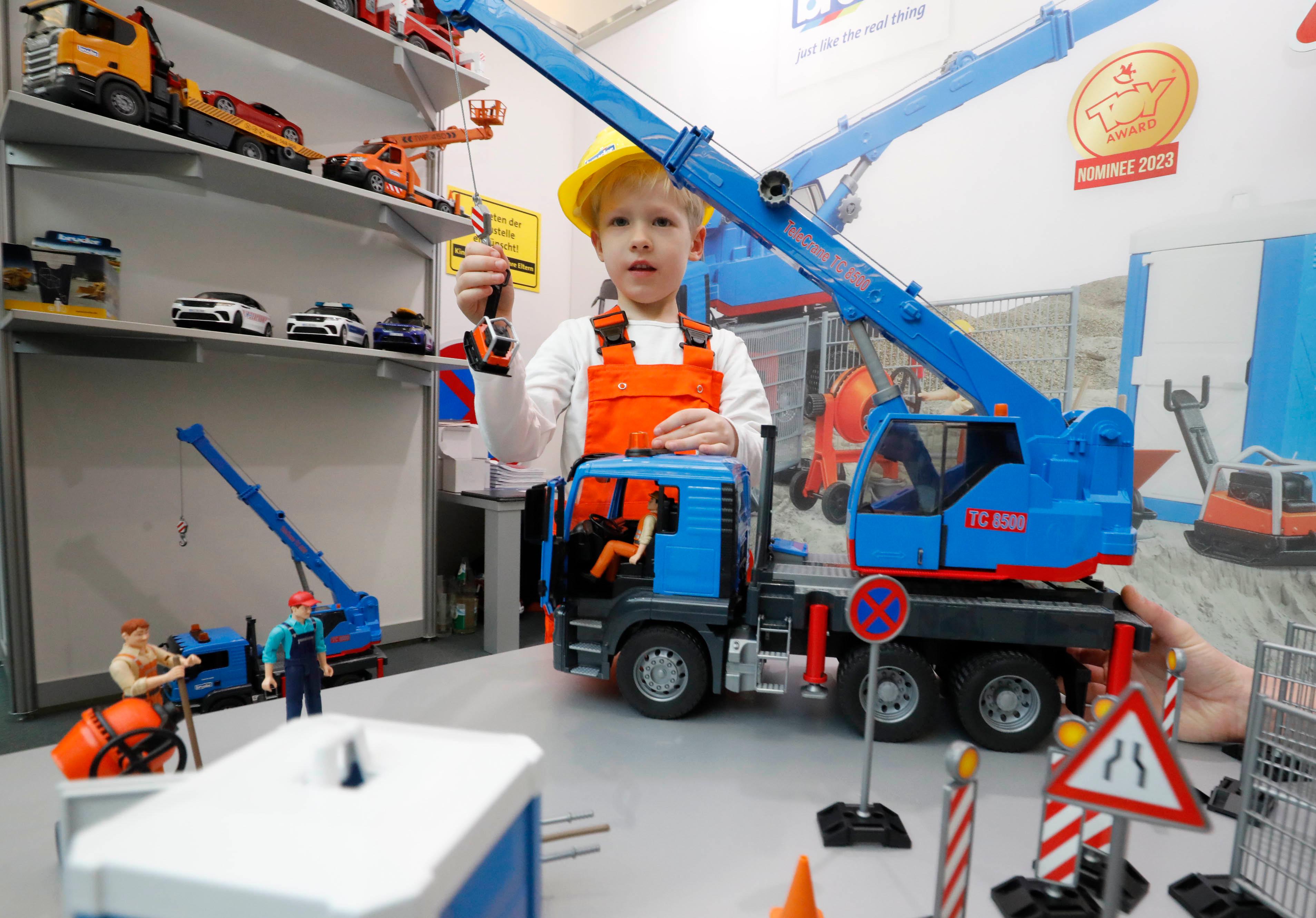 Und wieder war die Fürther Firma Bruder unter der Nominierten für den begehrten ToyAward. Der Grund: Die maßstabsgetreuen Vehikel der Firma sind nicht nur robust, sie regen auch die Fantasie der Kinder an. 