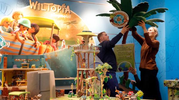 So klassisch wie nachhaltig kommt auch Playmobil daher. Die Forschungsstation "Wiltopia" der Zirndorfer ermöglicht dem Nachwuchs nicht nur naturnahes Spielen, sie besteht zudem zu 80 Prozent aus recycelten Materialien.