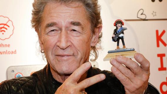 Mini-Maffay in Nürnberg überreicht: Peter Maffay hat jetzt seine eigene Playmobilfigur