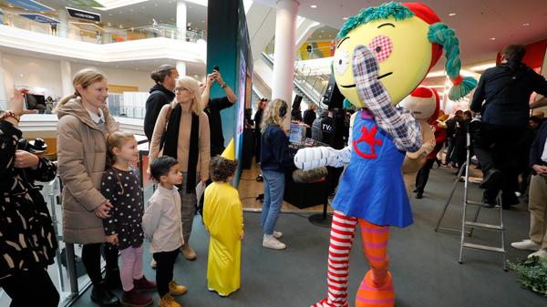 Das Nürnberger Messezentrum heißt die Branche nach coronabedingter Zwangspause willkommen: Die Spielwarenmesse findet erstmals seit 2020 wieder statt. Sie bietet Neuheiten satt, wie Sie auf den folgenden Bildern sehen können.