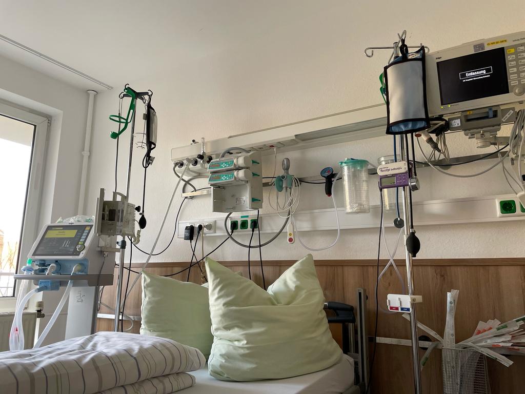 Mit hochmoderner Technik sind die neuen Patientenzimmer in der Neurologischen Früh-Reha-Abteilung der Kiliani-Klinik ausgestattet. Mit hochmoderner Technik sind die neuen Patientenzimmer in der Neurologischen Früh-Reha-Abteilung der Kiliani-Klinik ausgestattet.