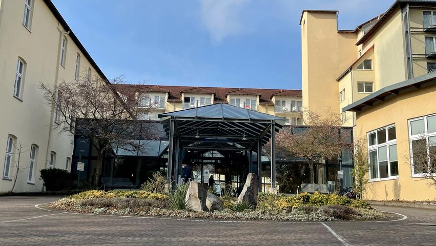 Die Kiliani-Klinik der Dr.-Becker-Unternehmensgruppe liegt direkt im Bad Windsheimer Kurpark. Die Kiliani-Klinik der Dr.-Becker-Unternehmensgruppe liegt direkt im Bad Windsheimer Kurpark.