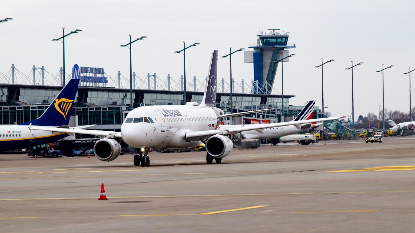 Lufthansa befördert Passagiere mit dem A 319 vom Drehkreuz Frankfurt nach Nürnberg 
