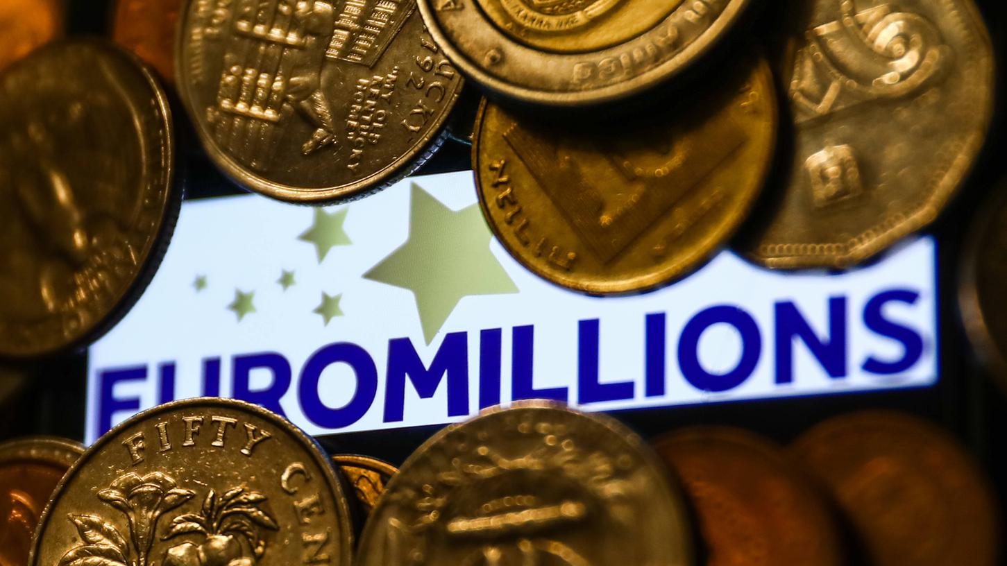 Obwohl Rachel Kennedy und Liam McCrohan alle Zahlen bei der Euromillions-Lottery richtig hatten, haben sie den Riesen-Jackpot von 182 Millionen Pfund nicht erhalten. Obwohl Rachel Kennedy und Liam McCrohan alle Zahlen bei der Euromillions-Lottery richtig hatten, haben sie den Riesen-Jackpot von 182 Millionen Pfund nicht erhalten.