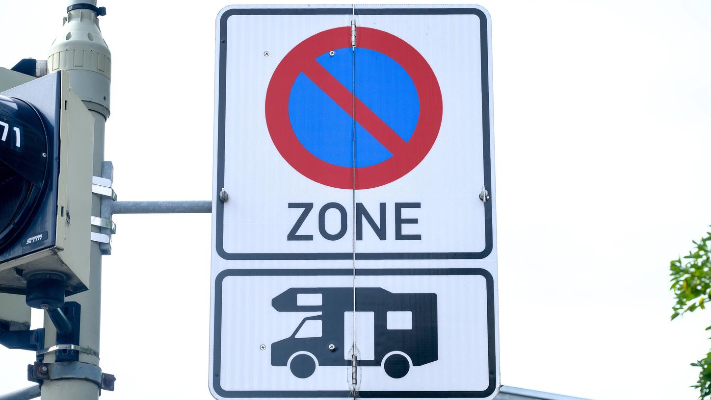 Wohnmobile dürfen an Orten nicht parken, wo es ausdrücklich verboten ist (Symbolbild). 