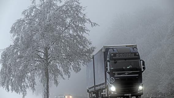 "Vermeiden Sie Autofahrten": Bis zu 50 Zentimeter - Schneewalze rollt auf Bayern zu