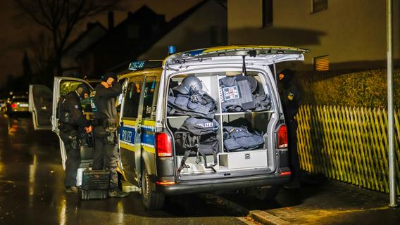 Schusswaffe in Zirndorf? USK rückt an - und nimmt Verdächtigen fest