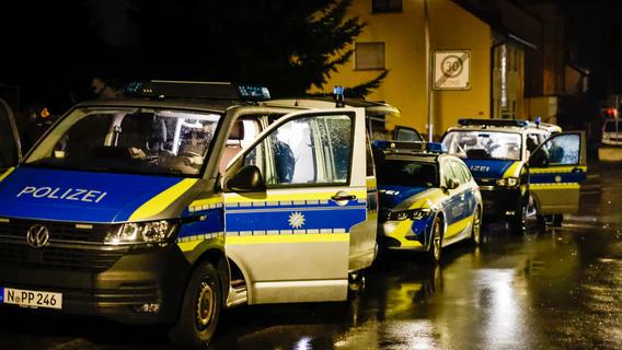 Ein Großaufgebot der Polizei rückte an. Ein Großaufgebot der Polizei rückte an.