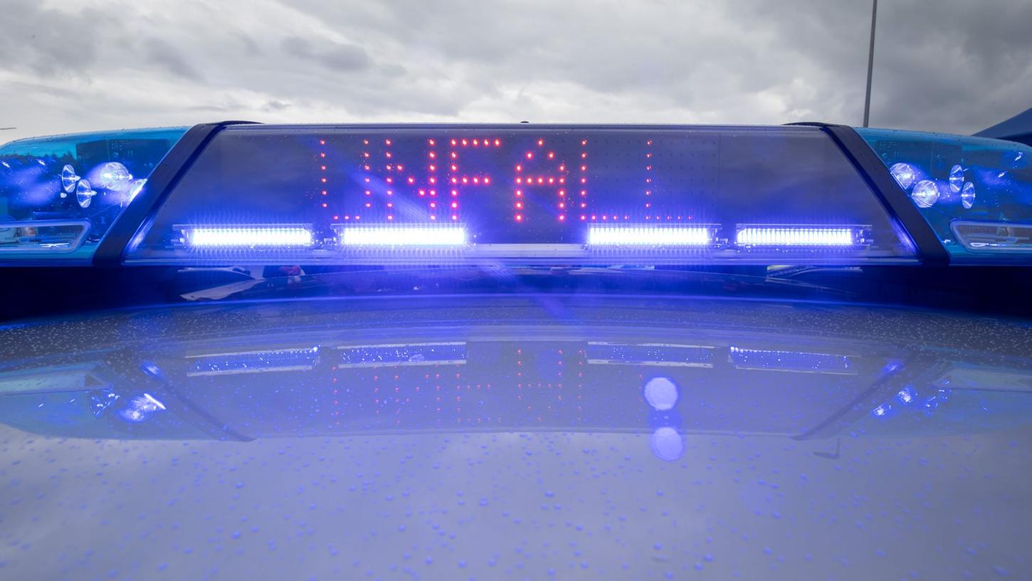 Bei einem Unfall auf der B13 wurde glücklicherweise kein Beteiligter verletzt. Bei einem Unfall auf der B13 wurde glücklicherweise kein Beteiligter verletzt.