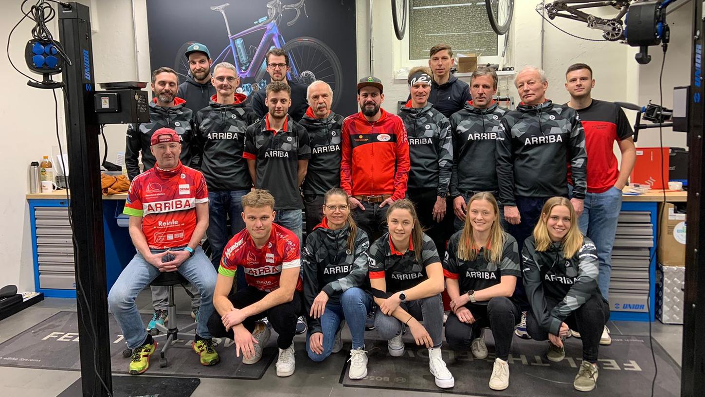 Auch das gehört zur Saisonvorbereitung: Die Triathletinnen und Triathleten bekamen bei Velovita in Weißenburg viele Tipps zum Umgang mit Defekten, die an den Fahrrädern vor oder während des Wettkampfes auftauchen können. Auch das gehört zur Saisonvorbereitung: Die Triathletinnen und Triathleten bekamen bei Velovita in Weißenburg viele Tipps zum Umgang mit Defekten, die an den Fahrrädern vor oder während des Wettkampfes auftauchen können.
