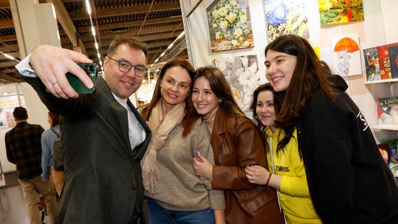 Ukrainischer Botschafter besucht Spielwarenmesse - und appelliert an Eltern in Deutschland