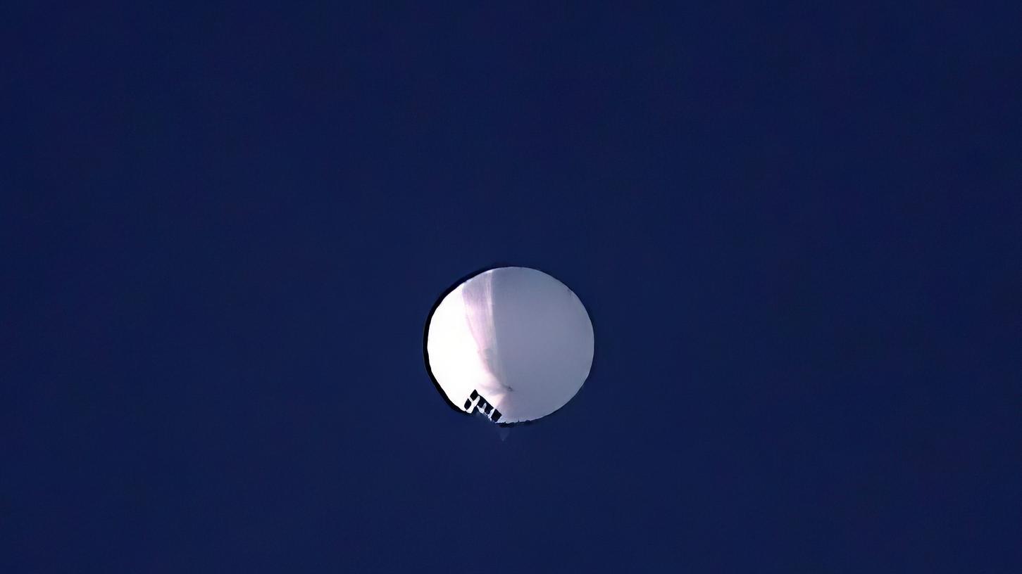 Ein Höhenballon schwebt über Billings im Bundesstaat Montana. Die Flugbahn wird laut dem Pentagon genau verfolgt.
