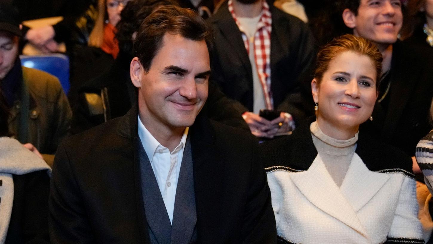 Roger Federer, ehemaliger Tennisspieler aus der Schweiz, und seine Ehefrau Mirka Federer bei der Präsentation der Chanel Haute Couture Frühjahr-Sommer Kollektion 2023. Roger Federer, ehemaliger Tennisspieler aus der Schweiz, und seine Ehefrau Mirka Federer bei der Präsentation der Chanel Haute Couture Frühjahr-Sommer Kollektion 2023.